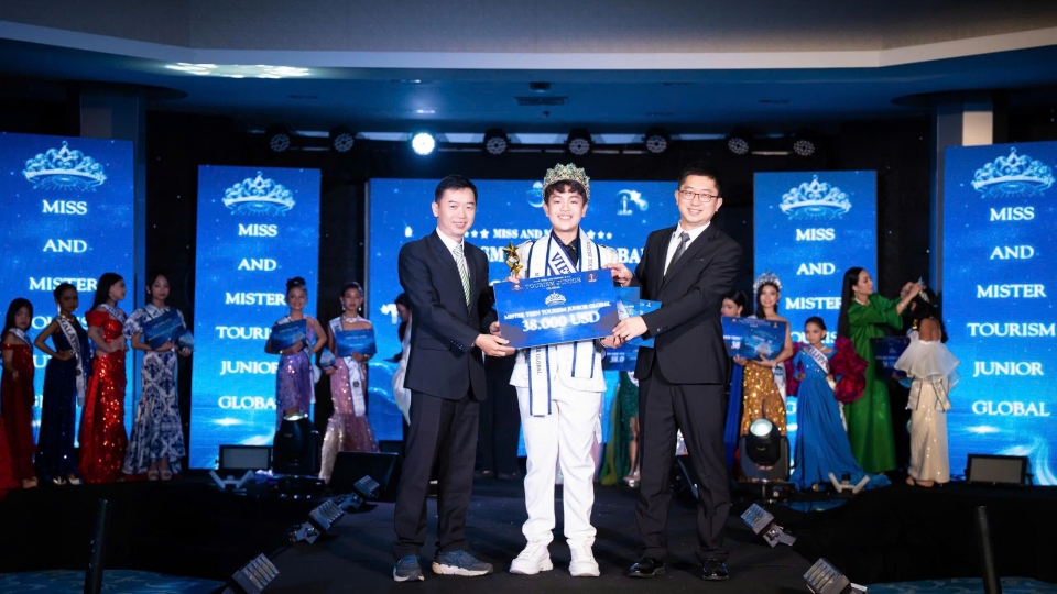 Vietnamese student crowned Mister Tourism Junior Global 2025 in Thailand